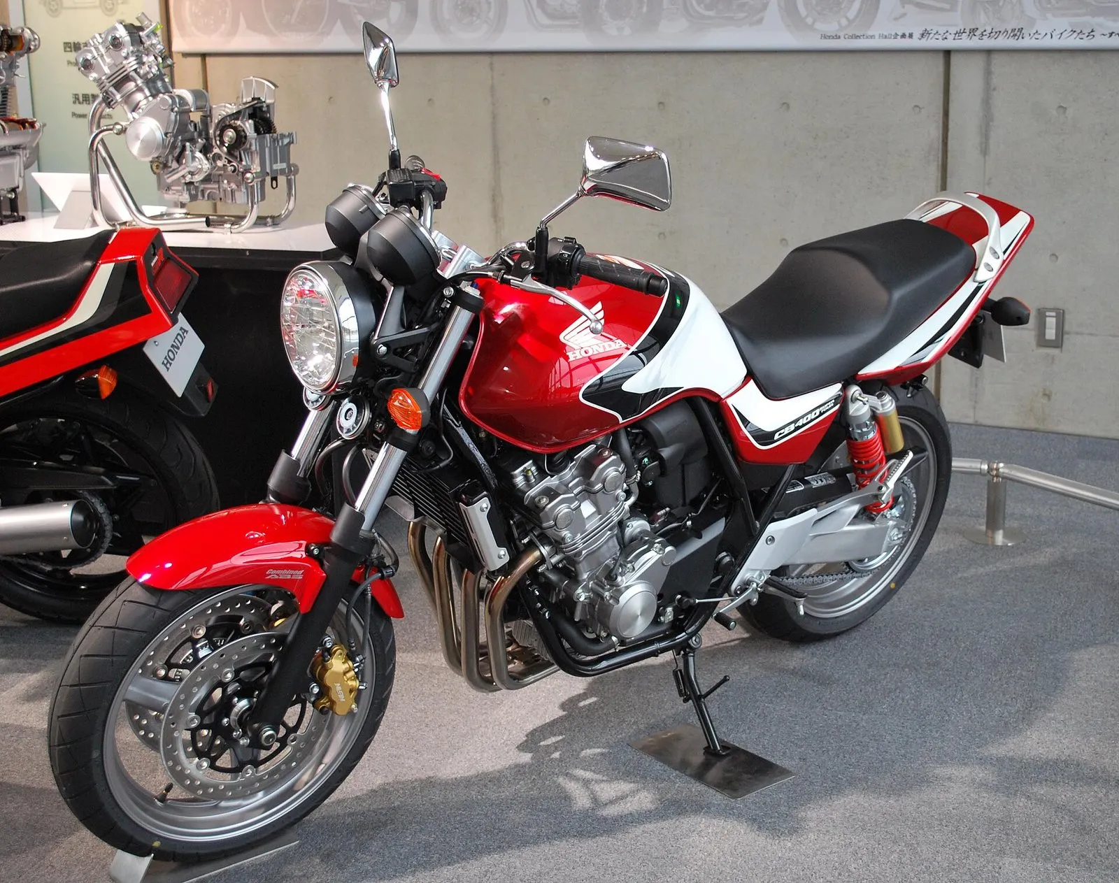 Honda CB400 Super Four 2012 г., 399 см³ — 4 фотоның 2-сі