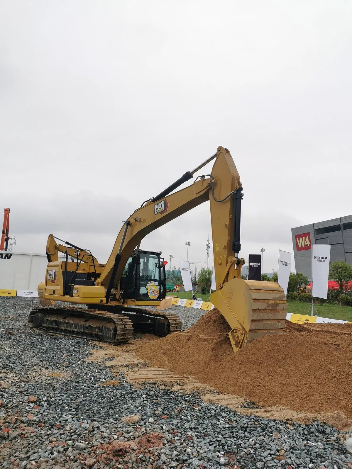 Экскаватор гусеничный Caterpillar 320D 2014 г. — 5 фотоның 4-сі