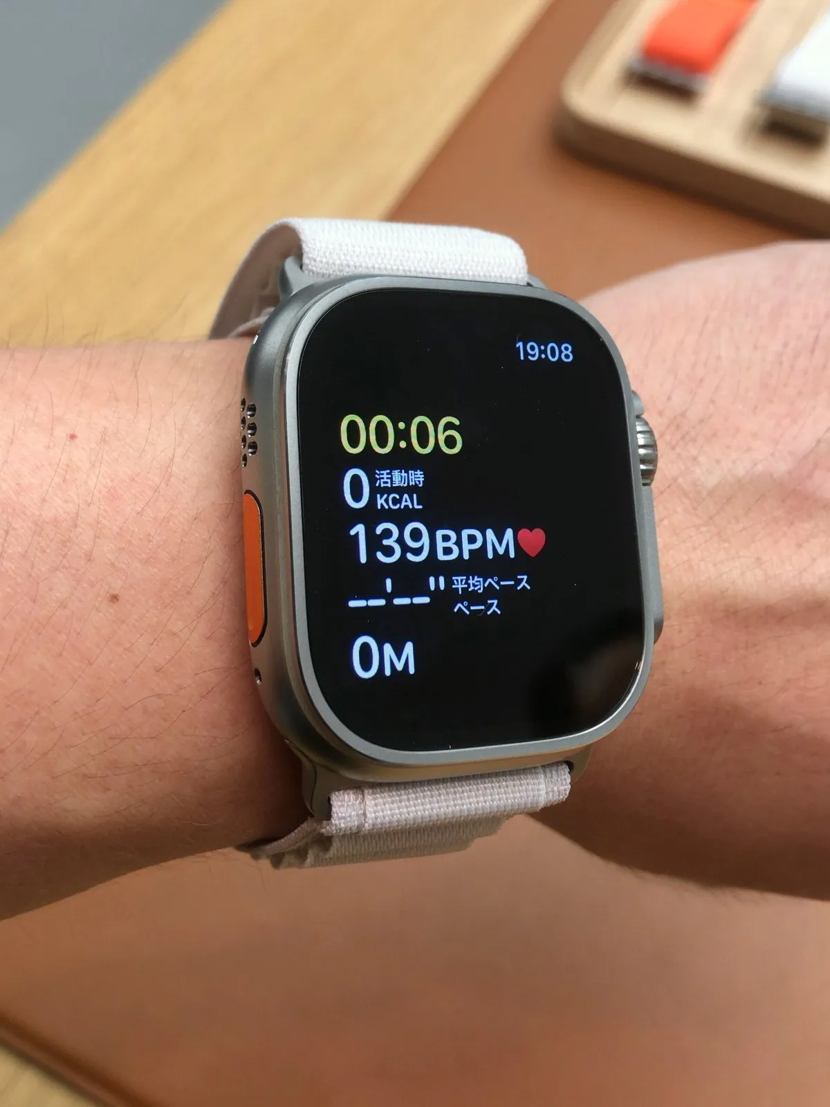 Apple Watch Ultra 2 49 мм, титан, Cellular, с чеком — Фото 2 из 4
