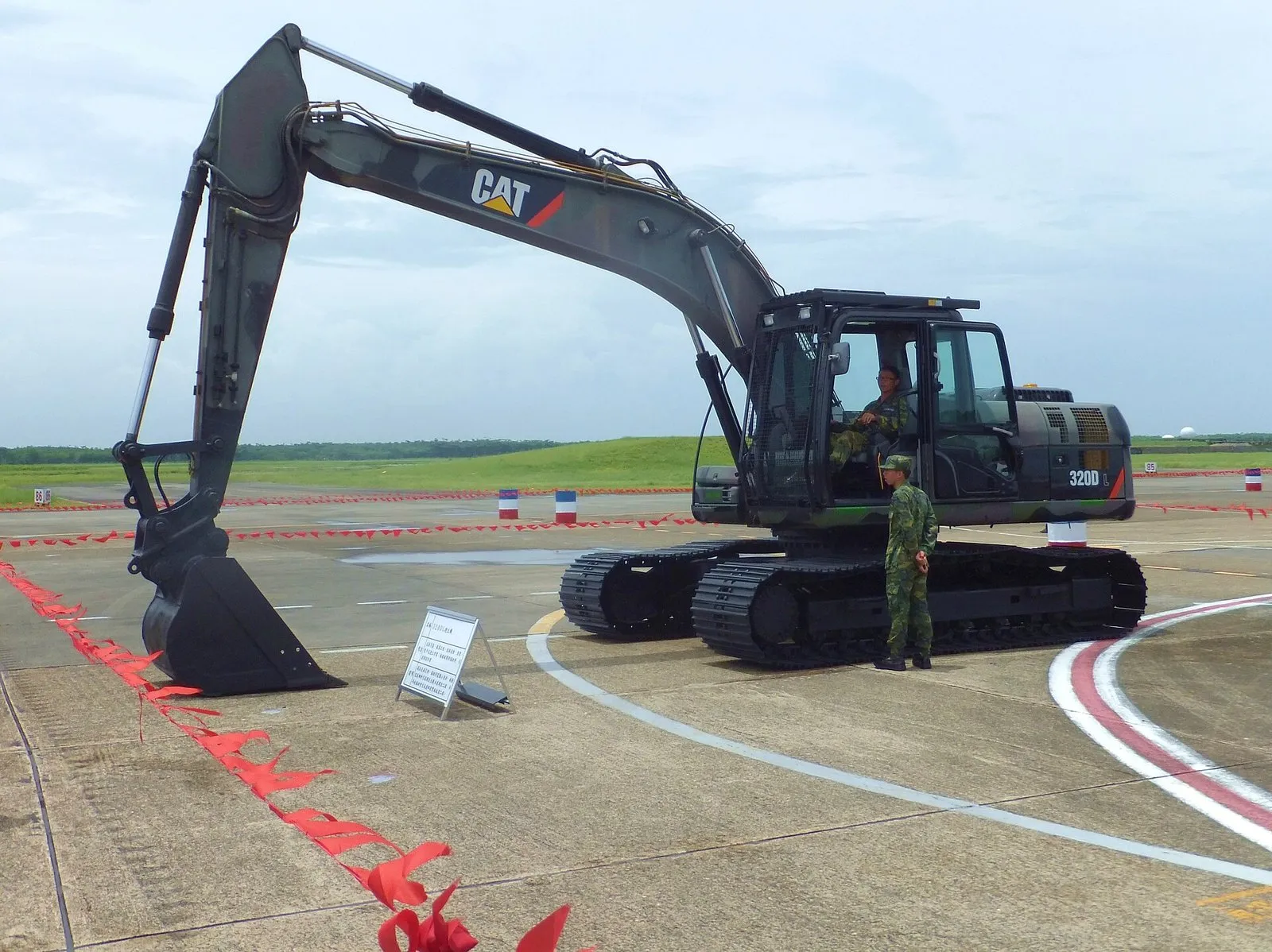 Экскаватор гусеничный Caterpillar 320D 2014 г. — 5 фотоның 3-сі