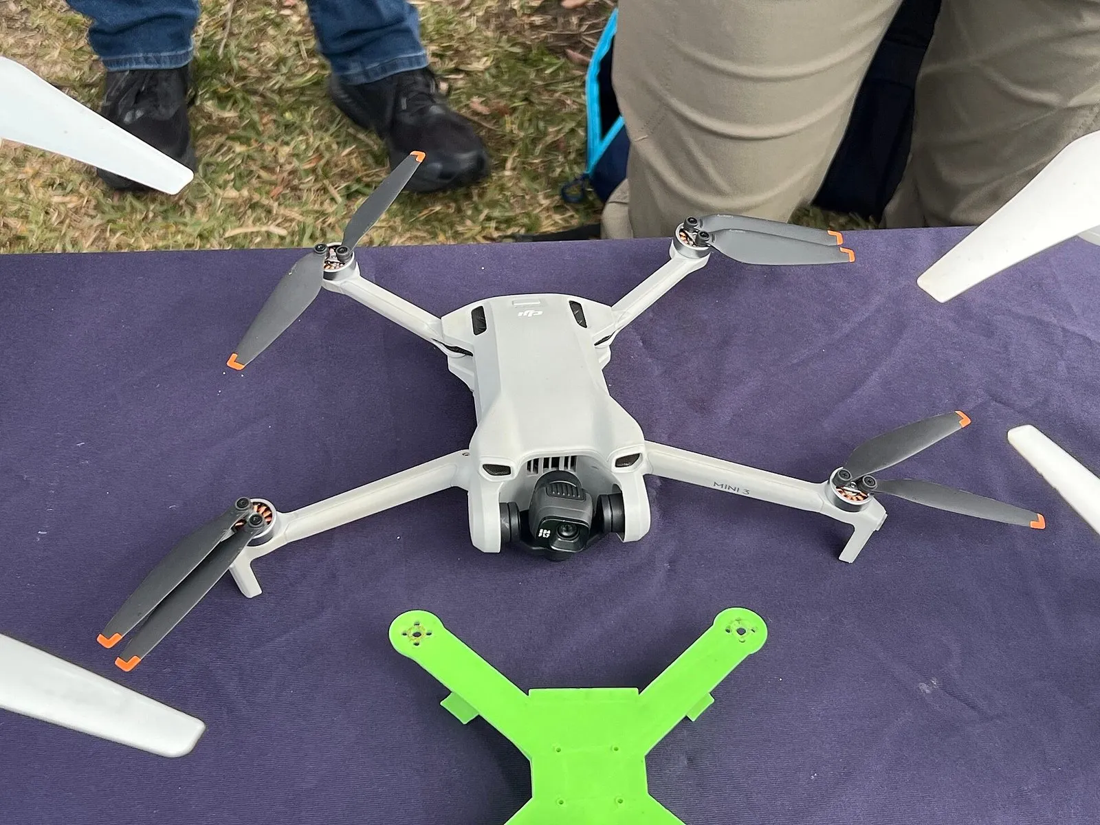 DJI Mini 4 Pro Fly More Combo, налёт 6 часов — 4 фотоның 4-сі