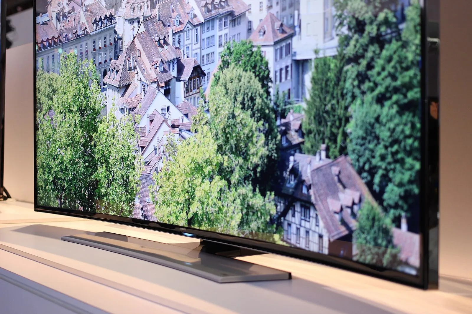 Телевизор Samsung QLED 55″ Q60C, 4K, Smart TV — Фото 2 из 3