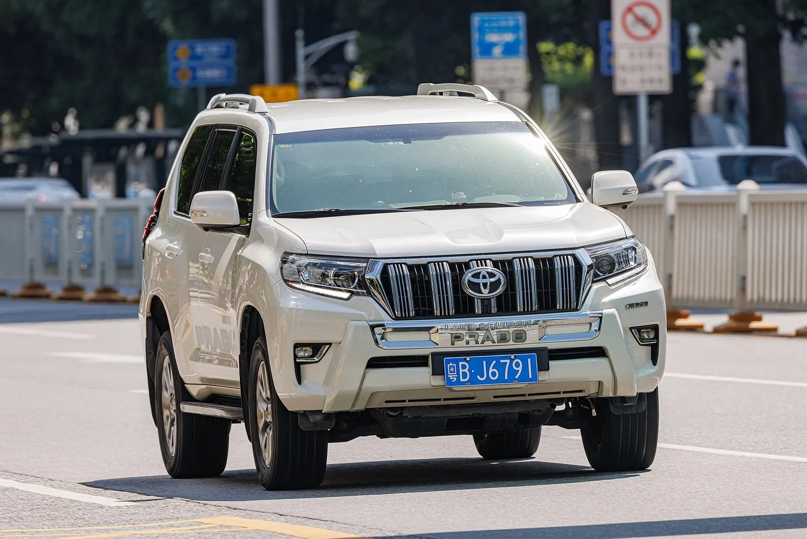 Toyota Land Cruiser Prado 2017 г., 4.0 л, автомат — 6 фотоның 2-сі