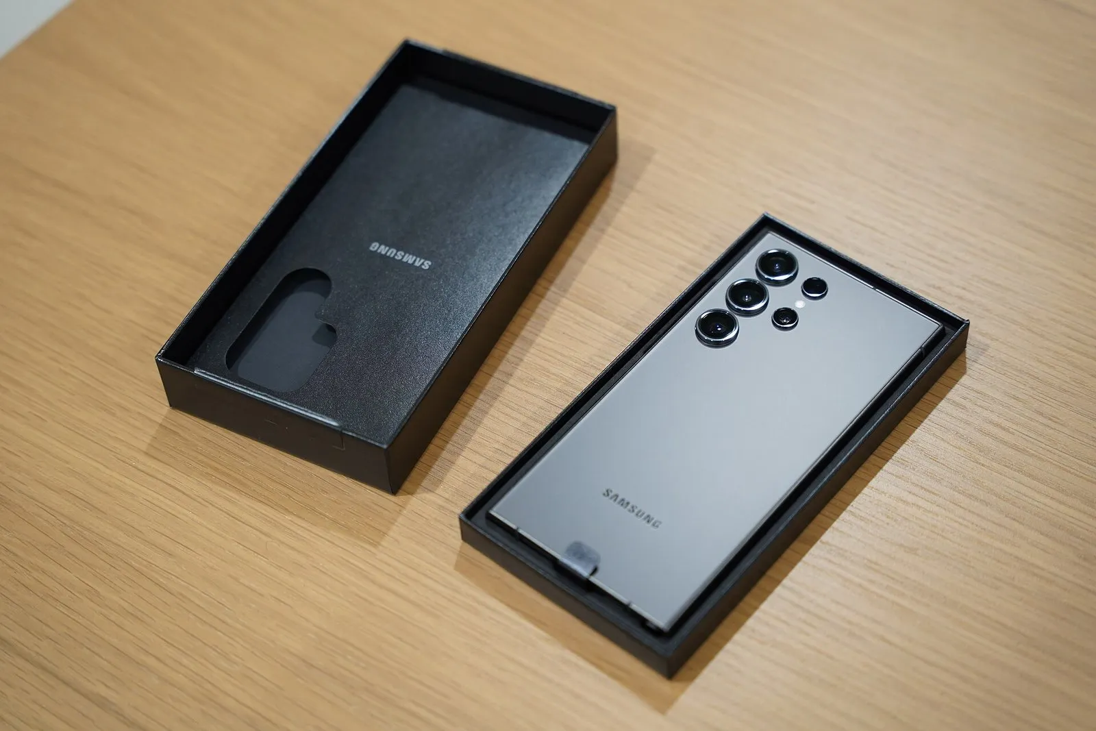 Samsung Galaxy S24 Ultra 12/256 ГБ, Titanium Gray — 3 фотоның 3-сі