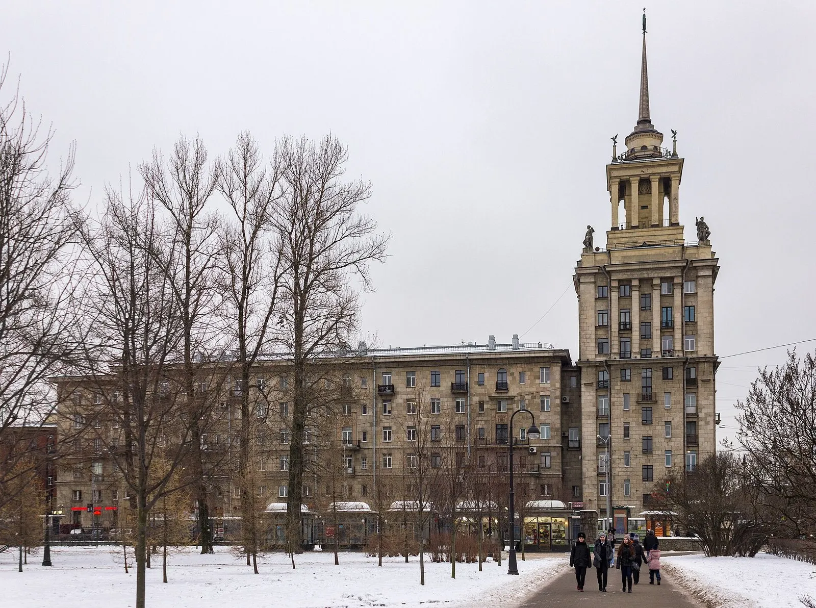 Комната 17 м² в 4-комнатной сталинке, центр, правый берег — Фото 2 из 3