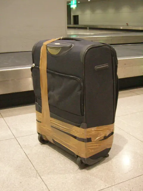Чемодан Samsonite на 4 колёсах, большой L
