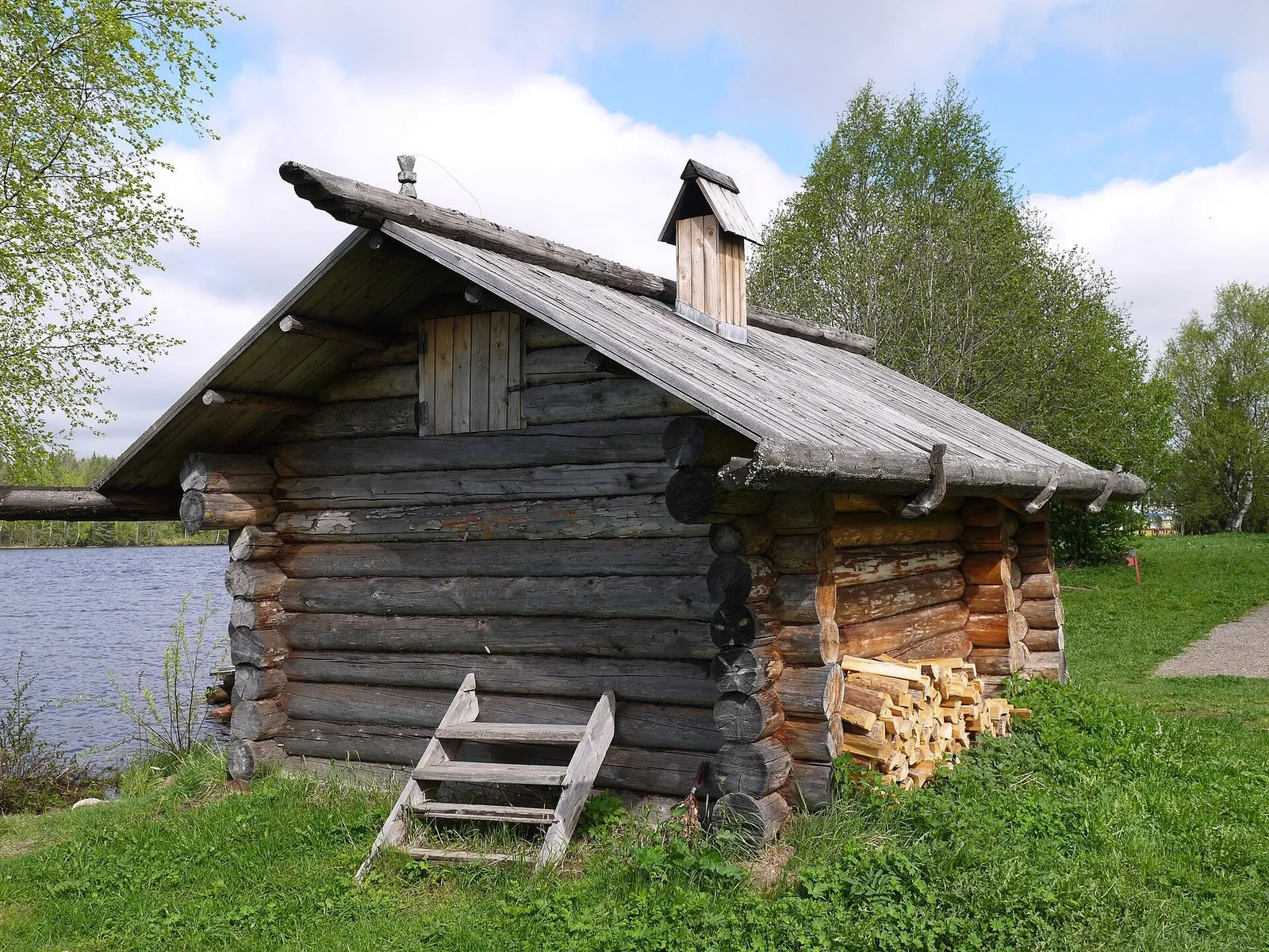 Коттедж 300 м² с баней, 12 соток, для компании или семьи — Фото 2 из 5