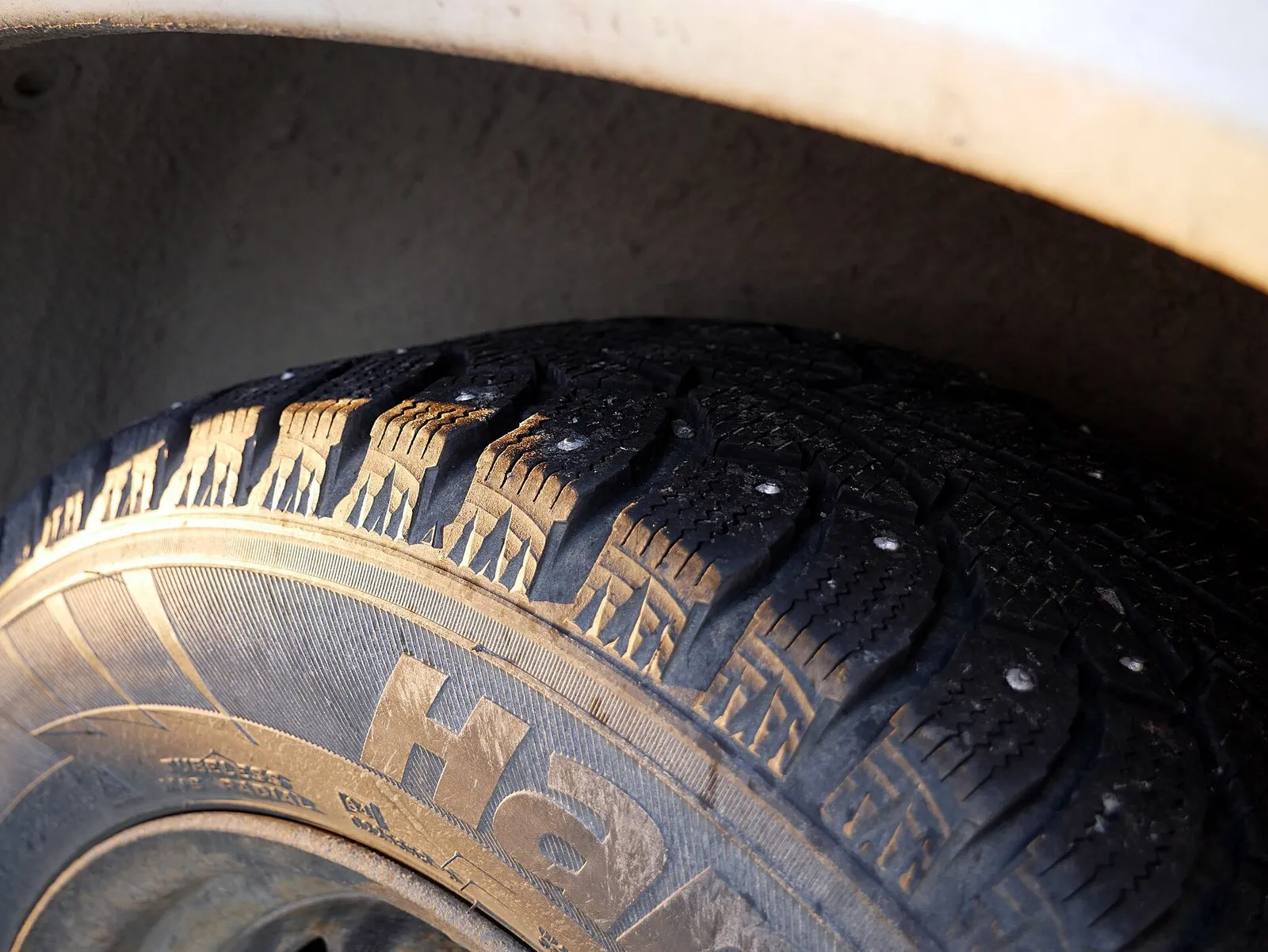 Зимние шипованные шины Nokian Hakkapeliitta 10 SUV 225/65 R17 — 3 фотоның 3-сі