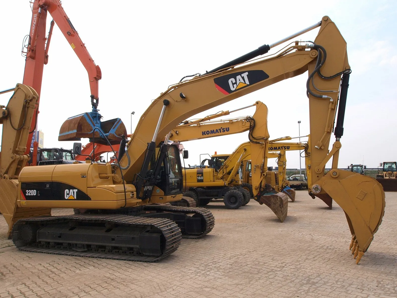 Экскаватор гусеничный Caterpillar 320D 2014 г. — 5 фотоның 2-сі