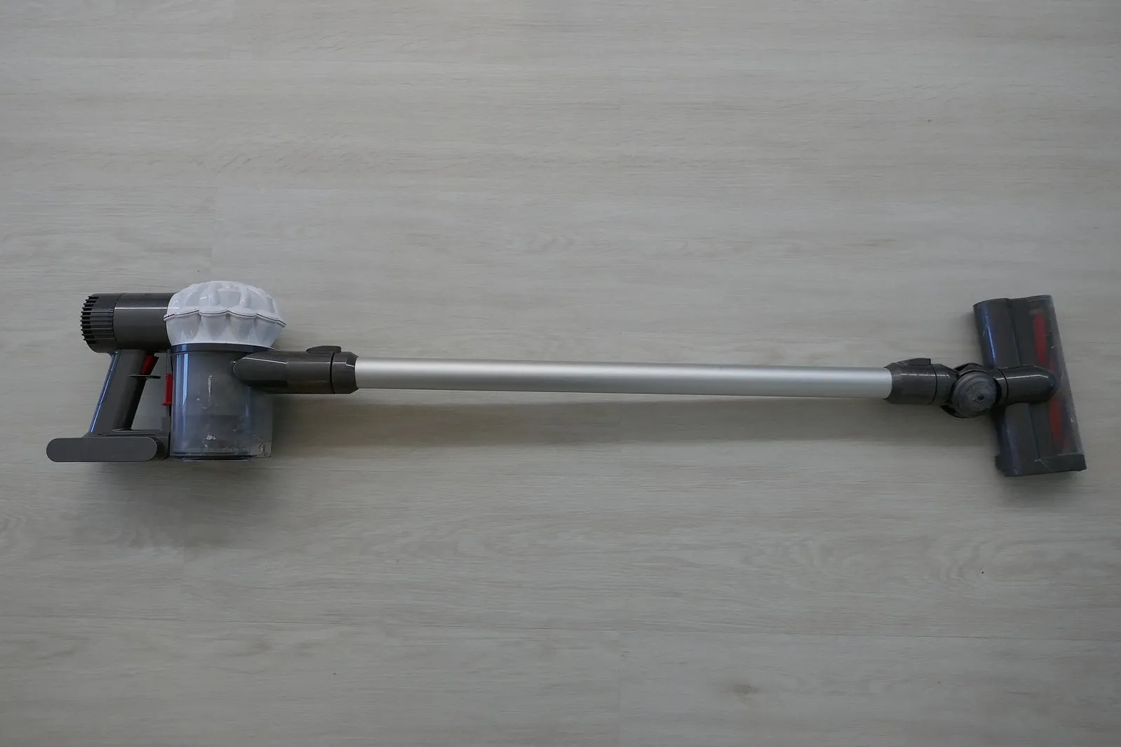 Беспроводной пылесос Dyson V15 Detect — 4 фотоның 3-сі