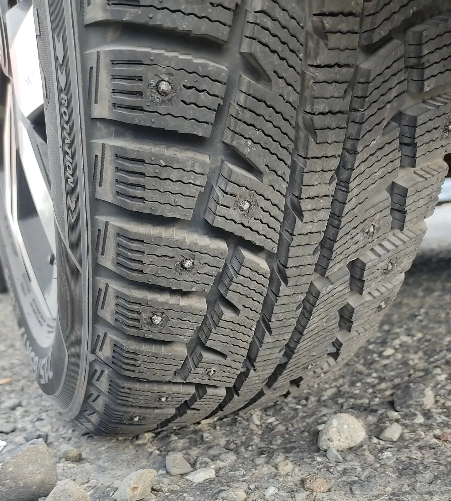 Зимние шипованные шины Nokian Hakkapeliitta 10 SUV 225/65 R17 — 3 фотоның 2-сі