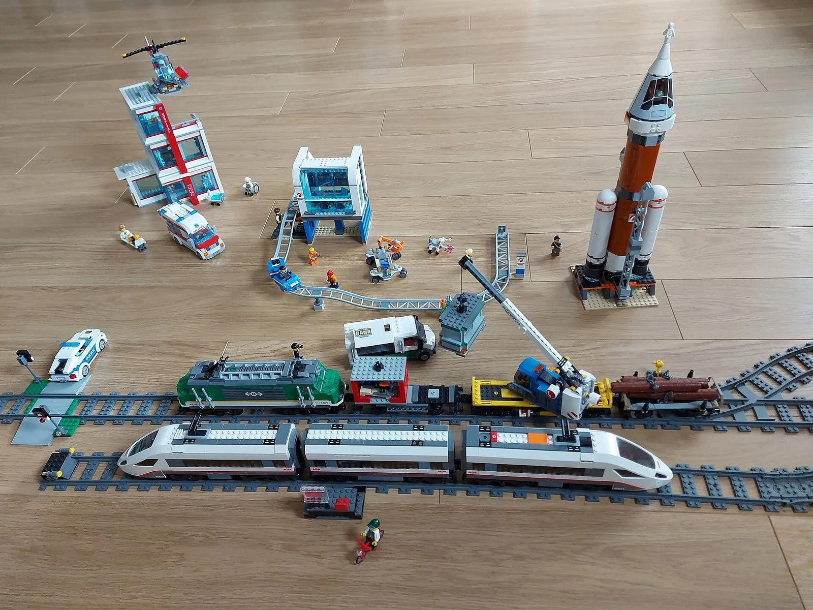 LEGO City Полицейский участок 60316, полный набор — 3 фотоның 3-сі