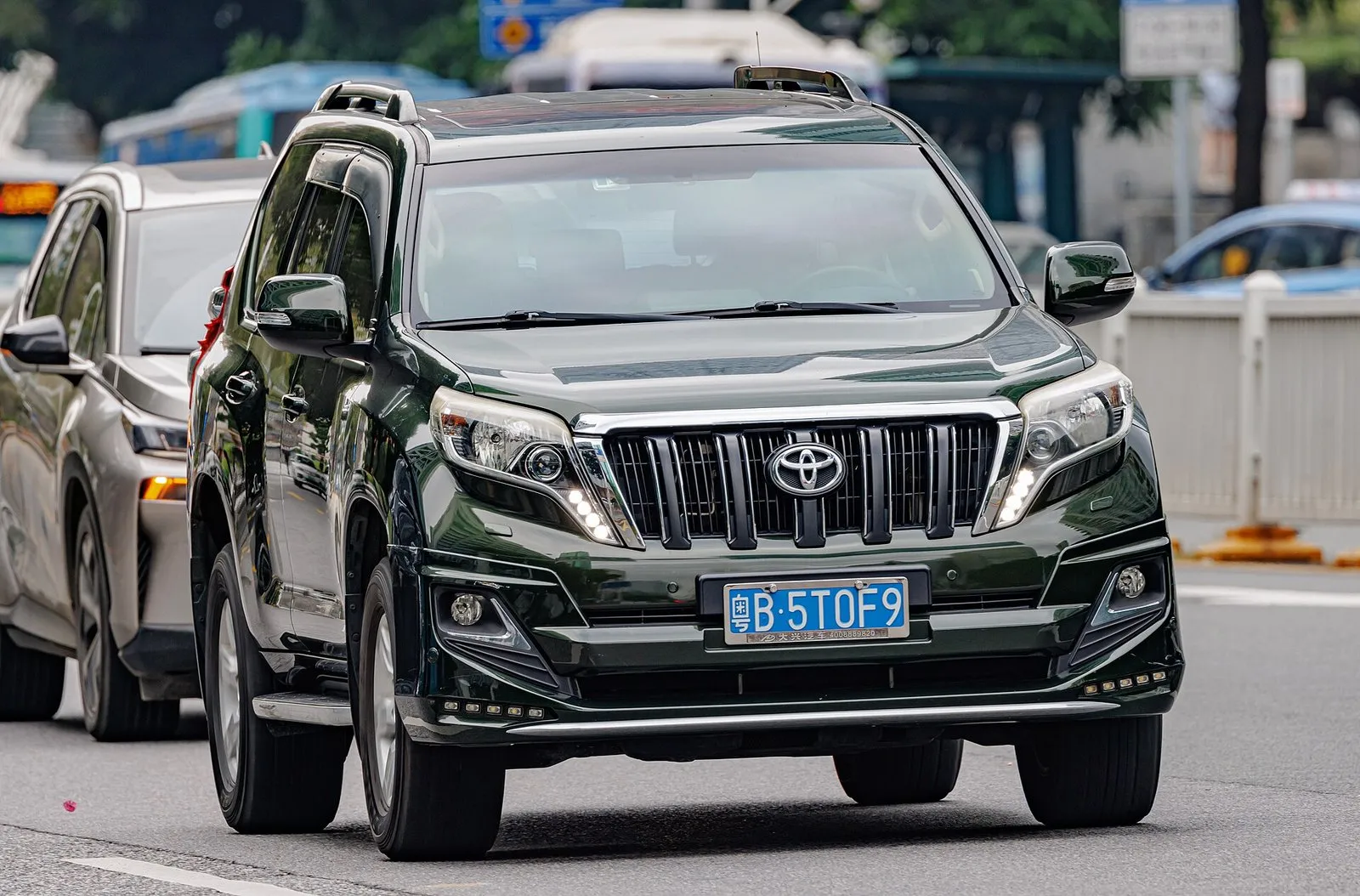 Toyota Land Cruiser Prado 2017 г., 4.0 л, автомат — 6 фотоның 3-сі
