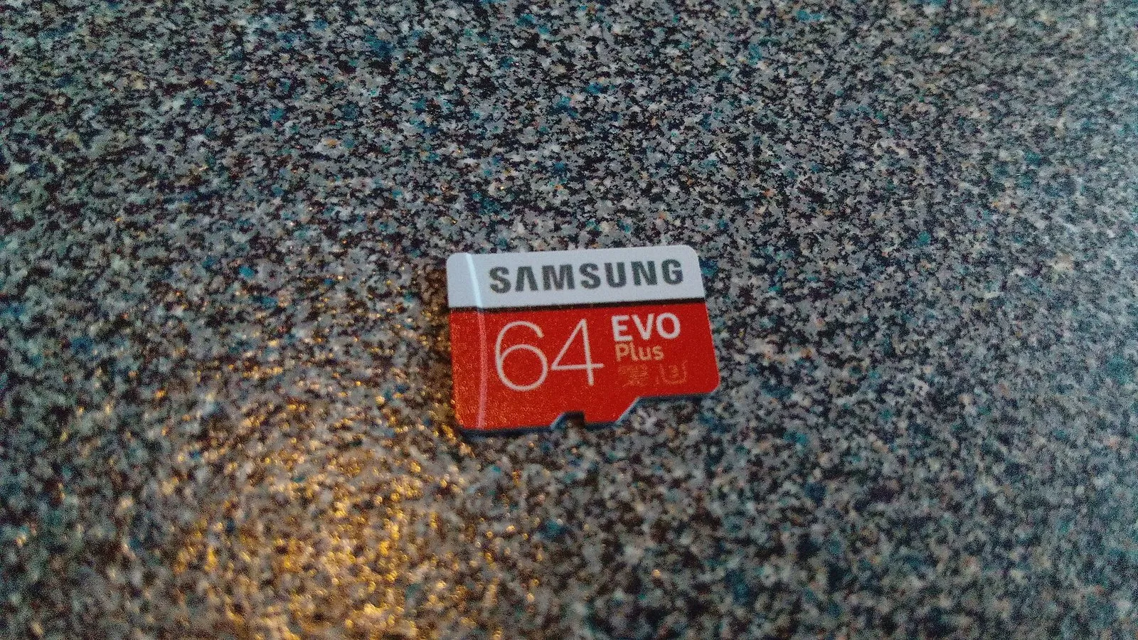 Карта памяти Samsung EVO Plus microSD 256 ГБ — 3 фотоның 3-сі