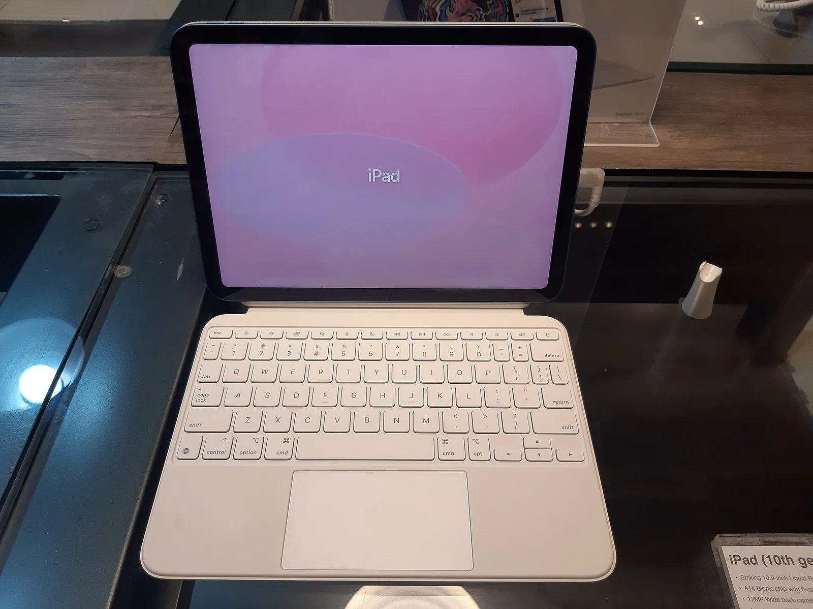 iPad 10 поколения 64 ГБ Wi-Fi, розовый, с чехлом — Фото 2 из 3