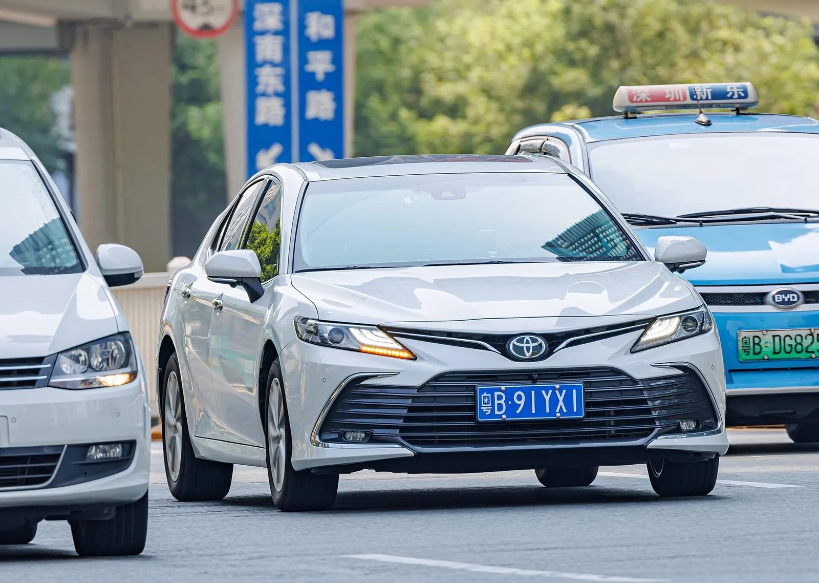 Toyota Camry 2019 г., 2.5 л, автомат — Фото 3 из 6