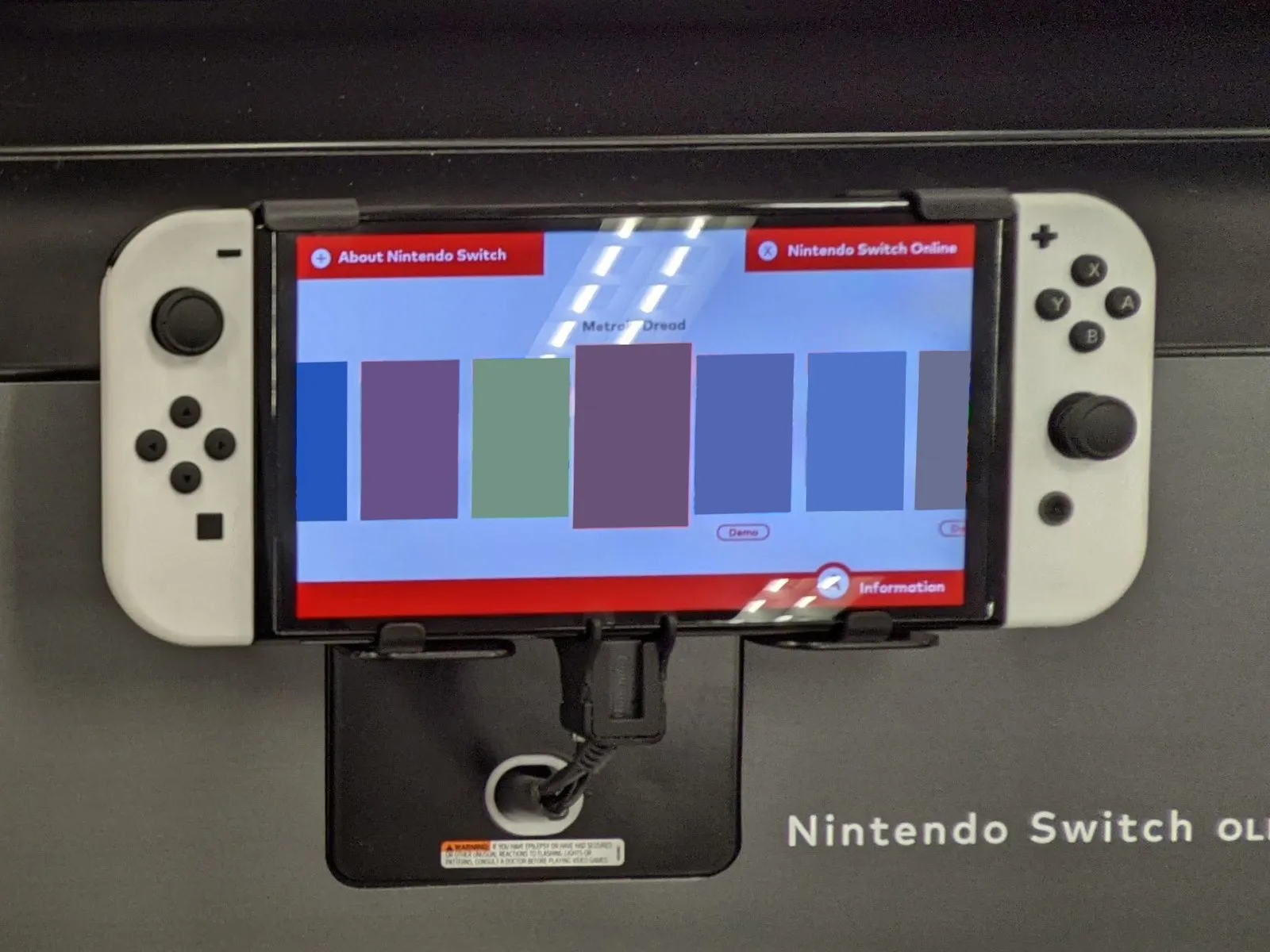 Nintendo Switch OLED, белая, чехол и 3 игры — Фото 3 из 4
