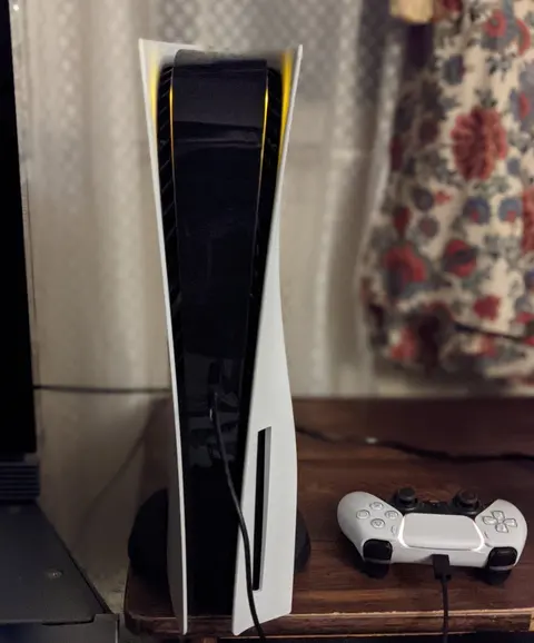 PlayStation 5 Slim с дисководом, 1 ТБ, 2 геймпада