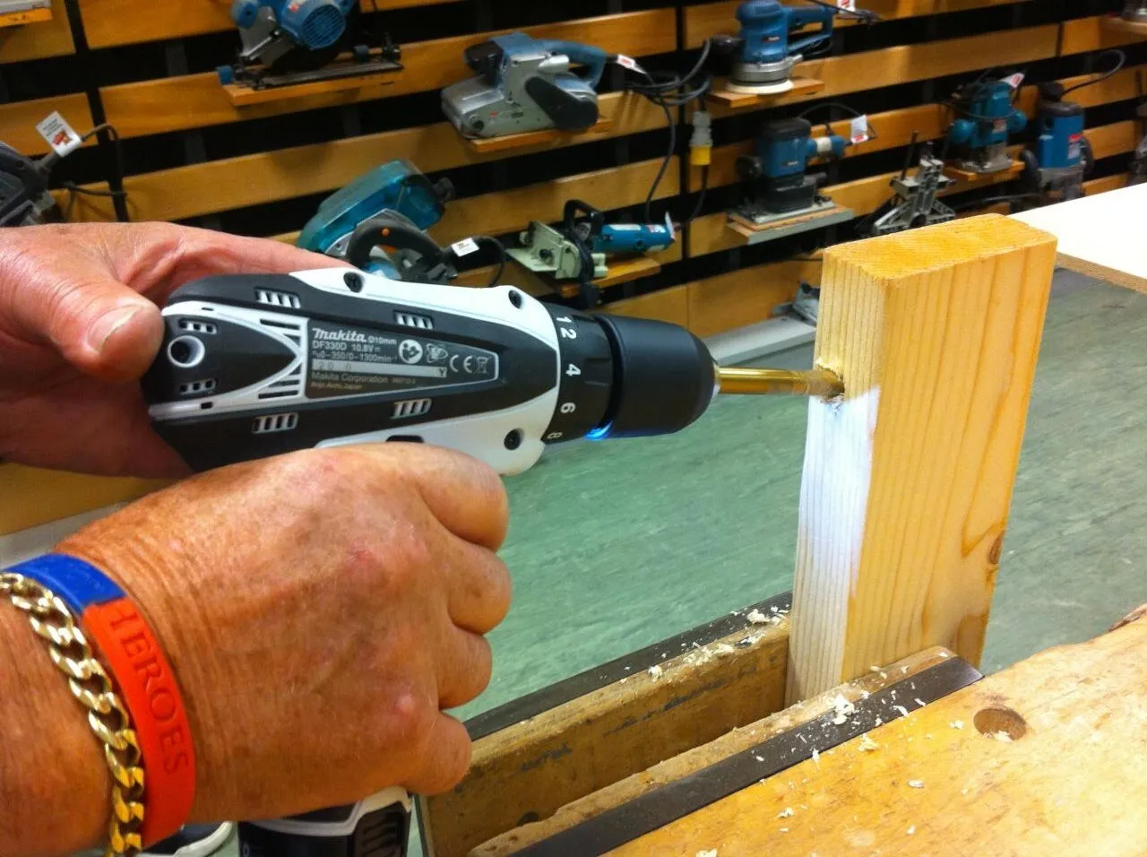 Шуруповёрт Makita DDF485 18V, два аккумулятора — Фото 3 из 4