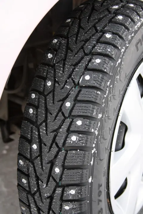 Зимние шипованные шины Nokian Hakkapeliitta 10 SUV 225/65 R17