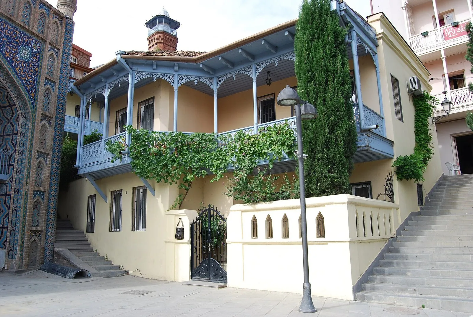 3-комнатная квартира в Тбилиси, Ваке, 85 м² — 4 фотоның 2-сі