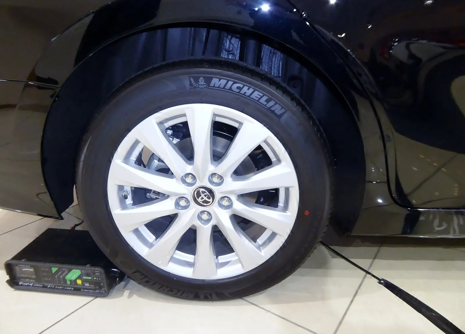 Оригинальные литые диски Toyota Camry XV70 R18 5x114.3 — 4 фотоның 2-сі