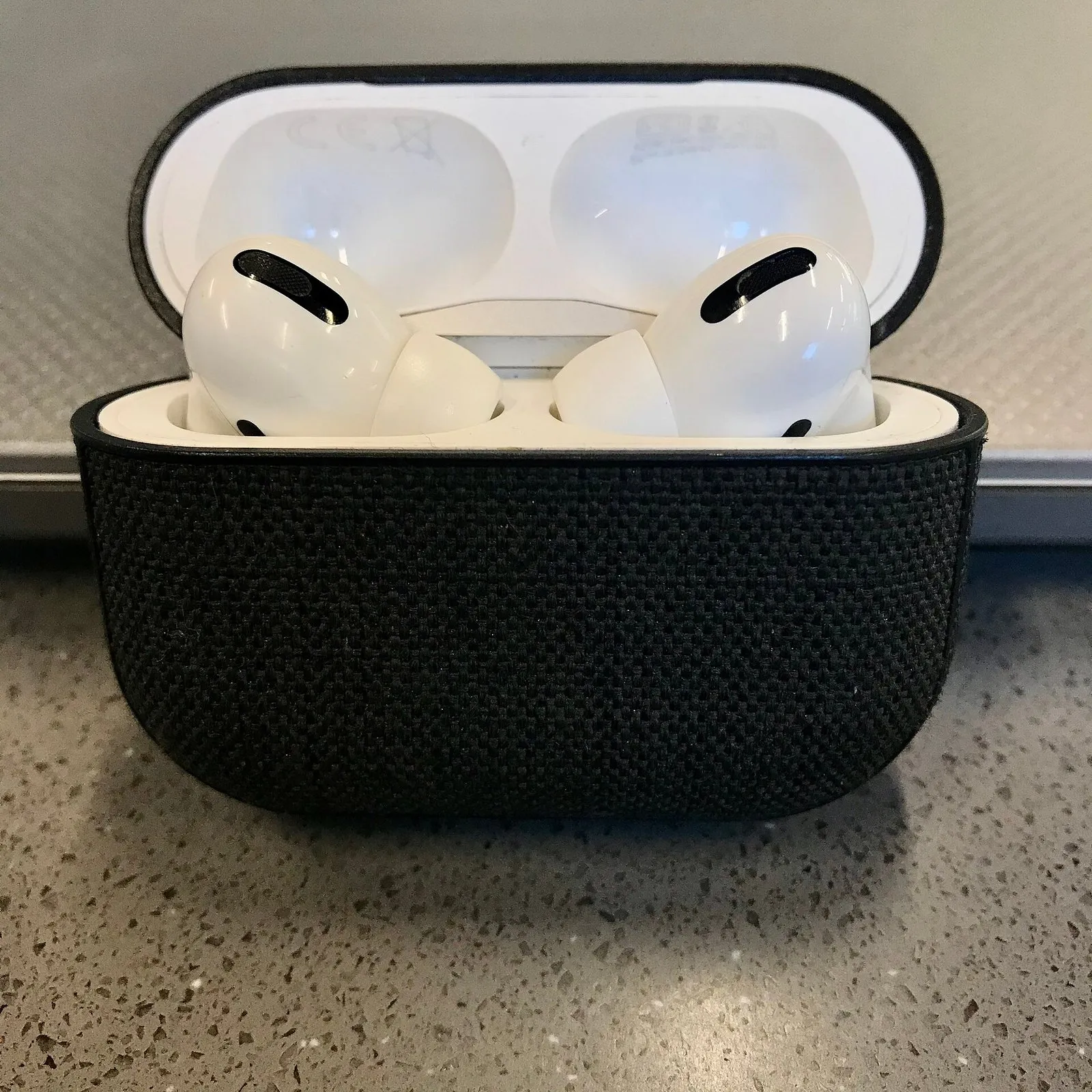 AirPods Pro 2 USB-C, оригинал, с чеком — Фото 3 из 4