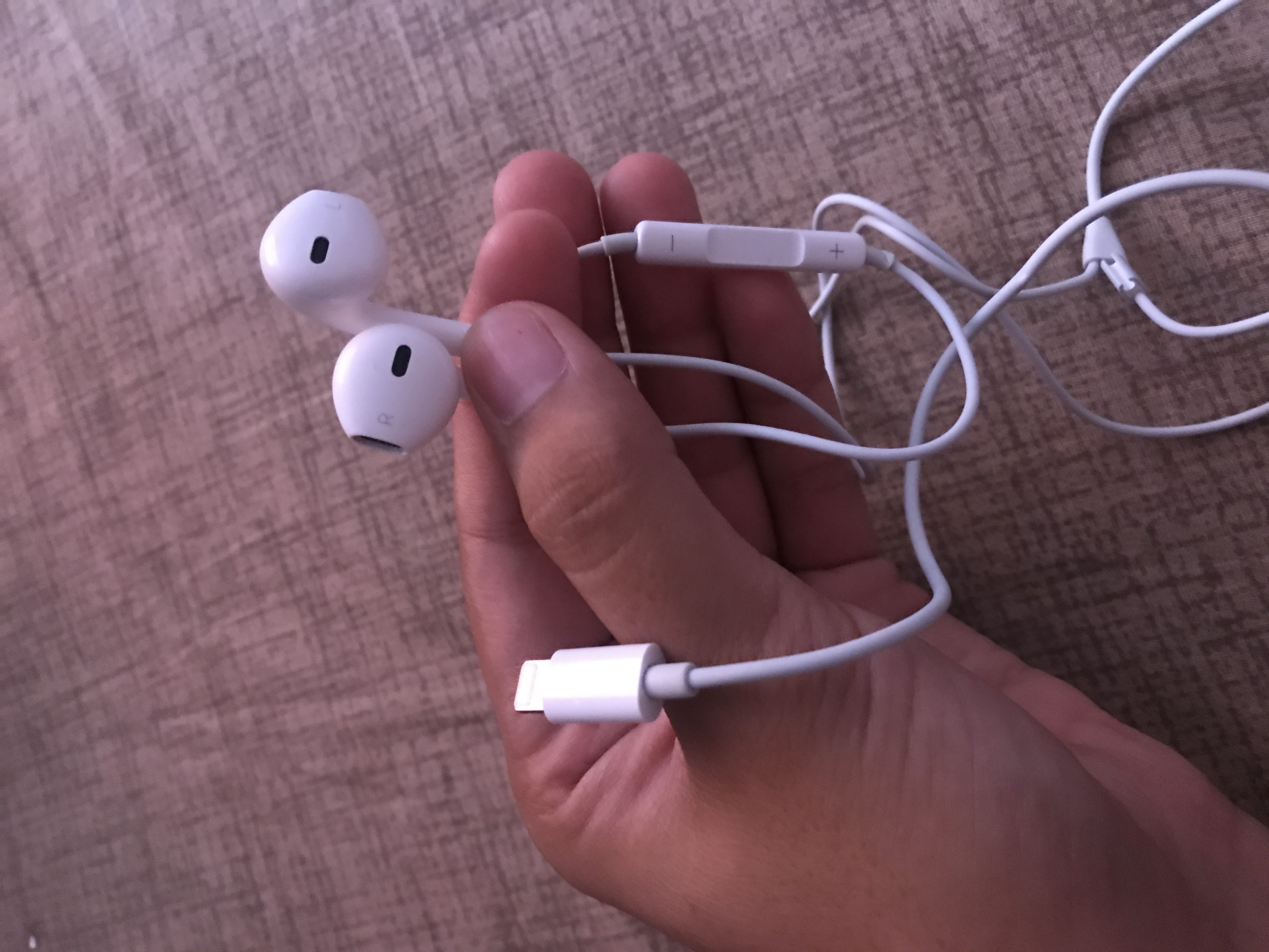 Наушники Apple EarPods Lightning (White) в Алматы - цены, купить в ...