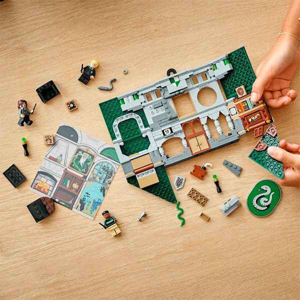 Конструктор LEGO Гарри Поттер Знамя факультета Слизерин (76410) / 349 деталей - фото 6