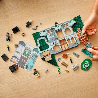 Конструктор LEGO Гарри Поттер Знамя факультета Слизерин (76410) / 349 деталей