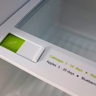 Встраиваемый холодильник Midea MDRE353FGF01