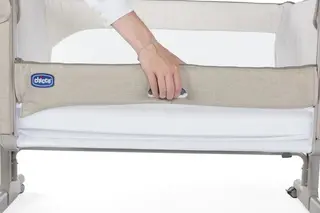 Кроватка-манеж Chicco Next2Me Magic Sand 0м+