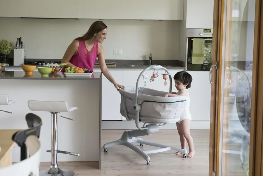 Кроватка-стульчик Chicco Baby Hug 4-в-1 Glacial - фото 4