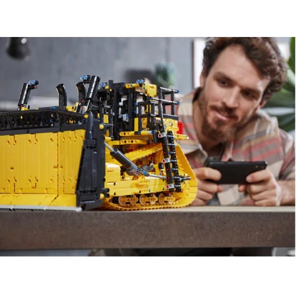 Конструктор Lego Бульдозер Cat D11 на пульте управления Technic (42131) - фото 11