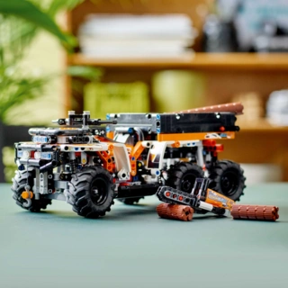 Конструктор LEGO Внедорожный грузовик Technic 42139 / 764 детали