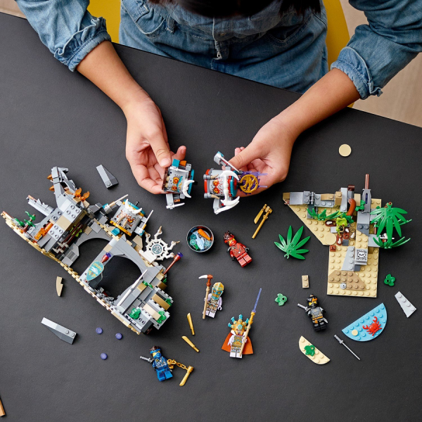 Конструктор LEGO Деревня Хранителей Ninjago 71747