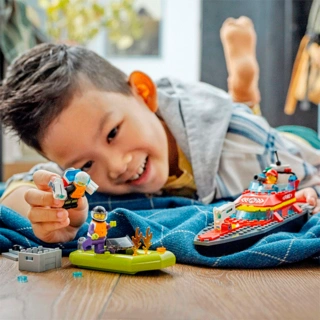 Конструктор LEGO Город Пожарная лодка (60373) / 144 детали
