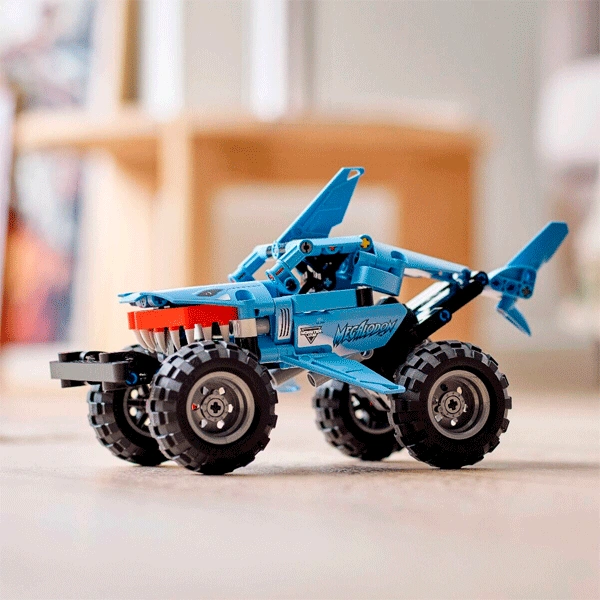 Конструктор LEGO Техник Monster Jam™ Megalodon™ (42134) / 260 деталей - фото 7