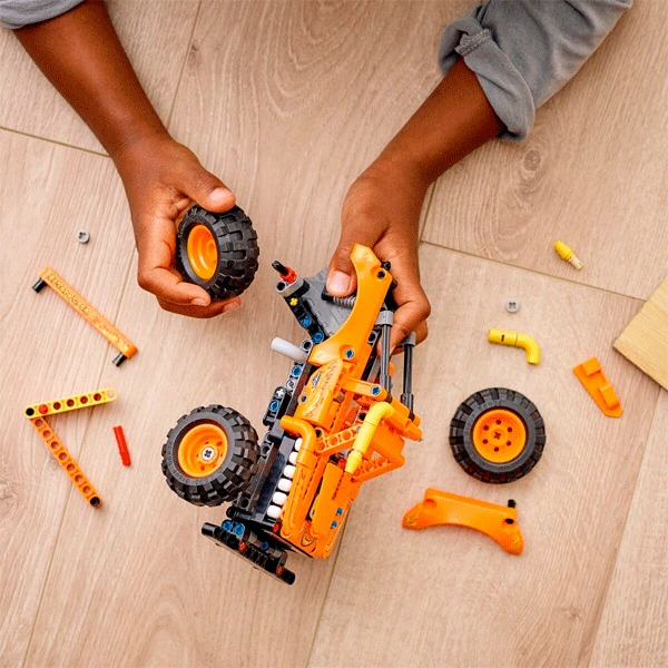 Конструктор LEGO Техник Monster Jam™ El Toro Loco™ (42135) / 247 деталей - фото 6