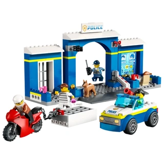 Конструктор LEGO City Преследование на полицейском участке (60370) / 171 деталь