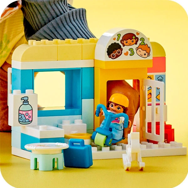 Конструктор LEGO Duplo Жизнь в детском саду 10992 / 67 деталей - фото 8
