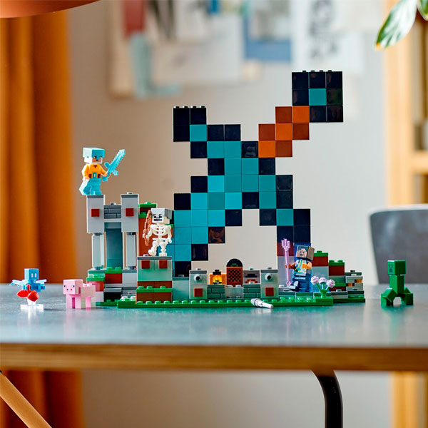 Конструктор LEGO Minecraft Форпост с мечом 21244 / 427 деталей - фото 5