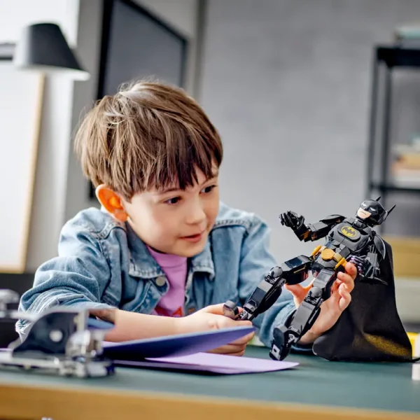 Конструктор LEGO DC Фигурка Бэтмена для сборки 76259 / 275 деталей - фото 5