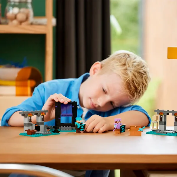 Конструктор Lego Minecraft Оружейная палата 21252 - фото 8