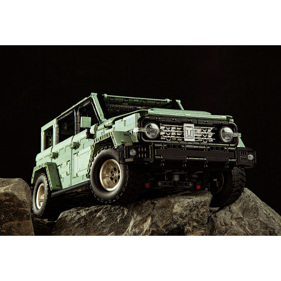 Конструктор ONEBOT Building Block Off-Road Vehicle-Tank 300 580+ OBTK300CH 