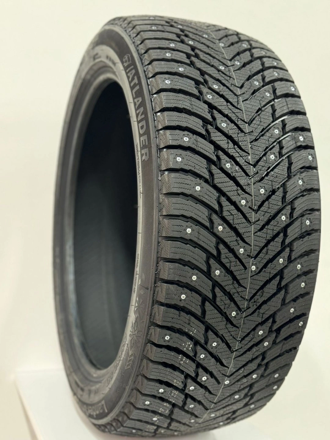 Atlander LanderStuds ATL78 215/55 R18 95 T с шипами 