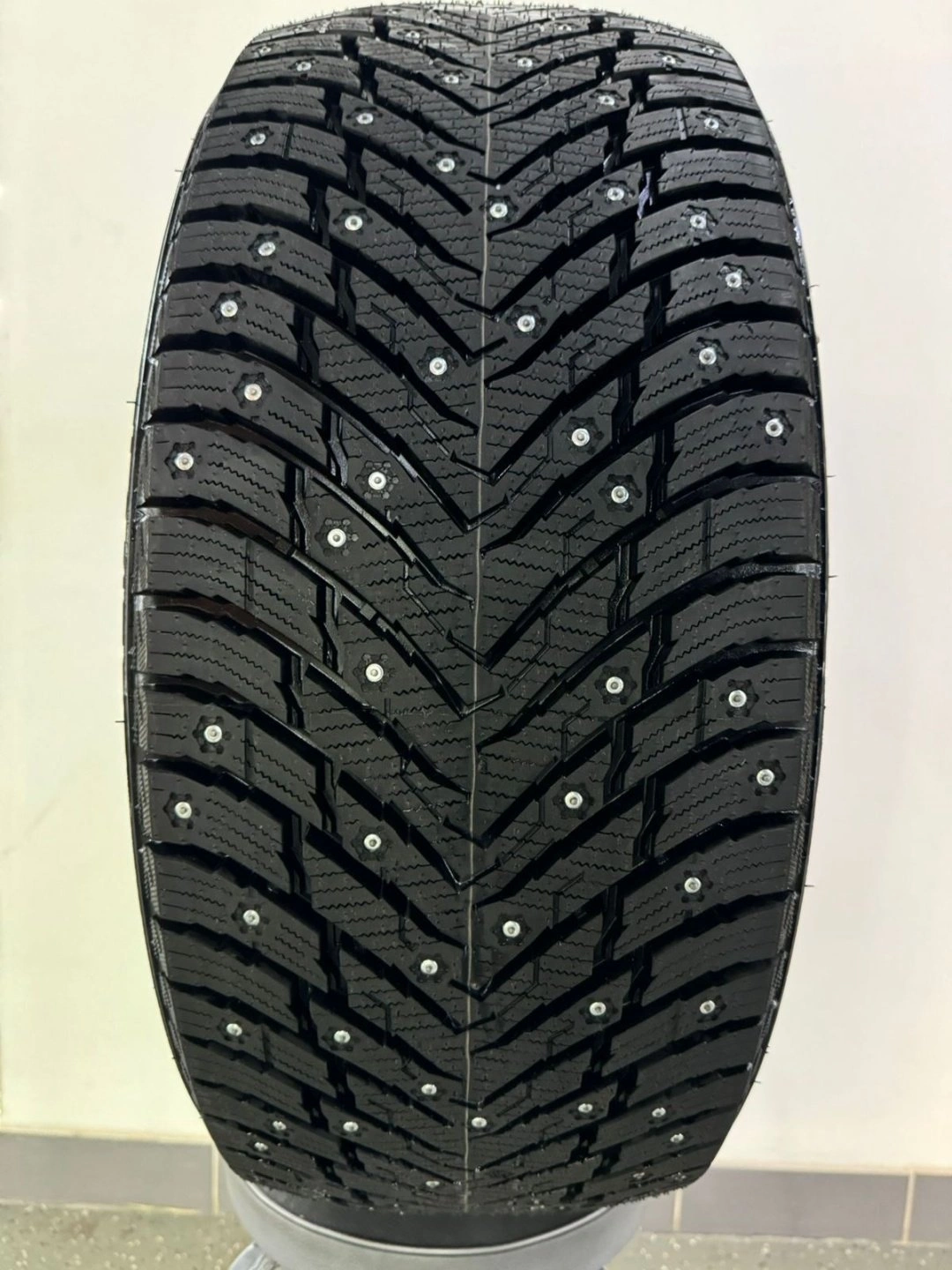 Atlander LanderStuds ATL78 235/55 R18 104 T с шипами 