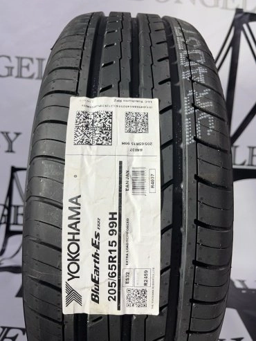 Yokohama Bluearth ES32 205/65 R15 99 H без шипов 