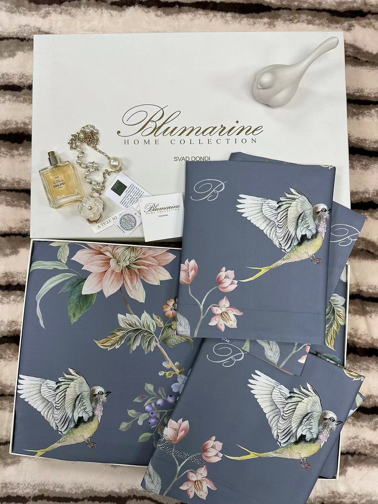Семейный набор постельного белья Apollo Bedding Sweet Home Textile Bedding Flowers темно-серый  Семейный набор постельного белья Apollo Bedding Sweet Home Textile Bedding Flowers темно-серый