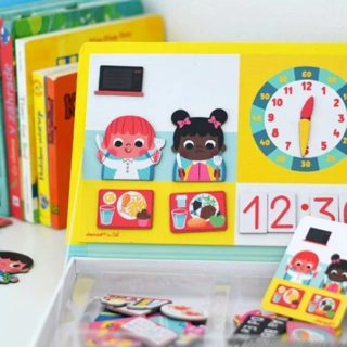 Игровой набор Janod J02724 Магнитная книга "Учимся называть время"